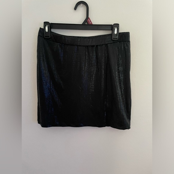 Faux crocodile leather mini skirt - Picture 1 of 5